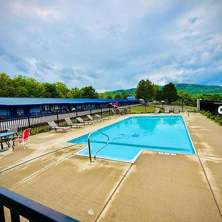 Travelodge by Wyndham Lake George NY Eksteriør billede