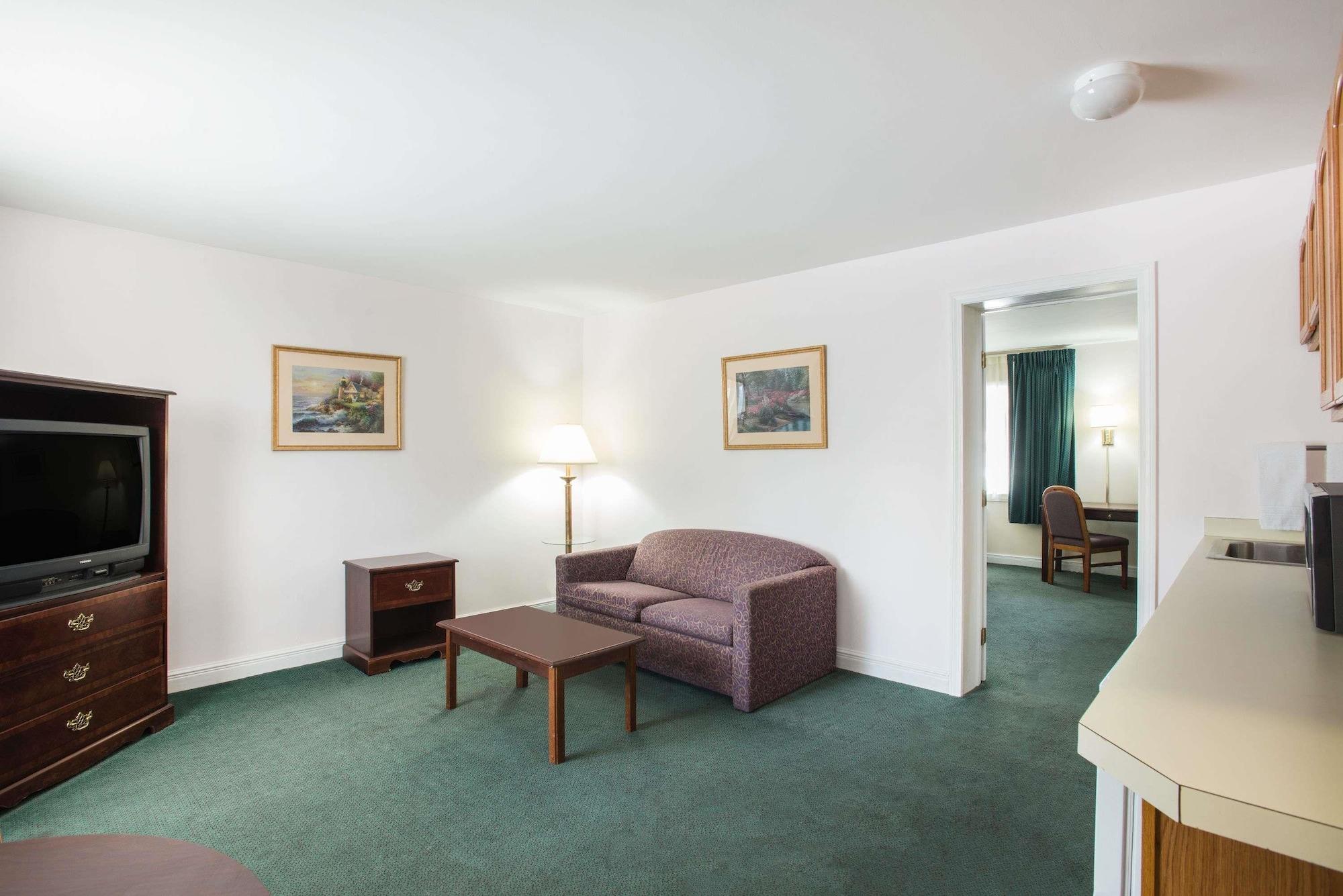 Travelodge by Wyndham Lake George NY Eksteriør billede