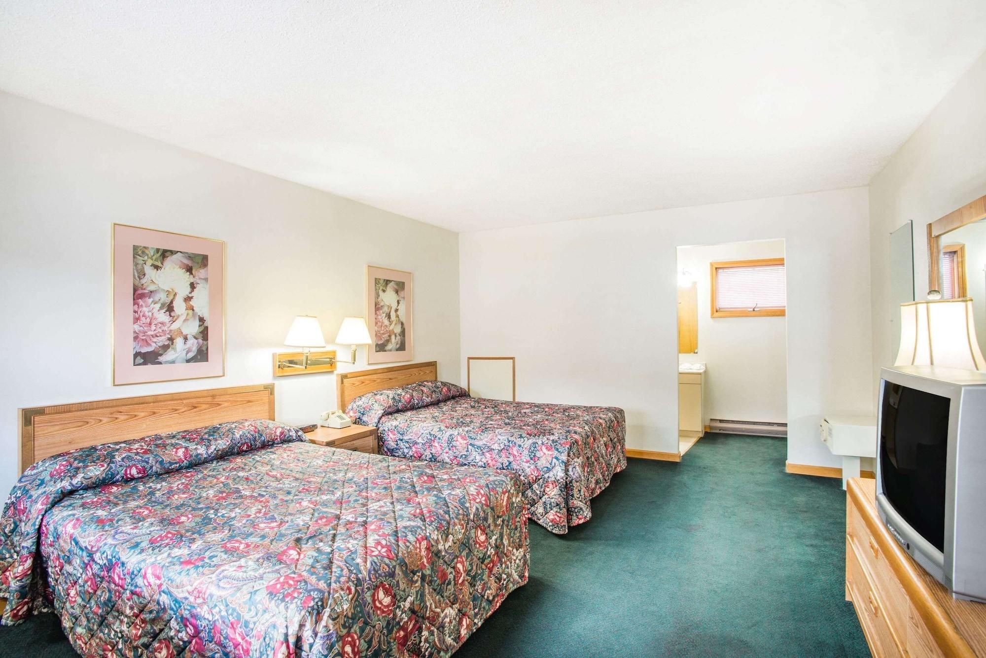 Travelodge by Wyndham Lake George NY Eksteriør billede