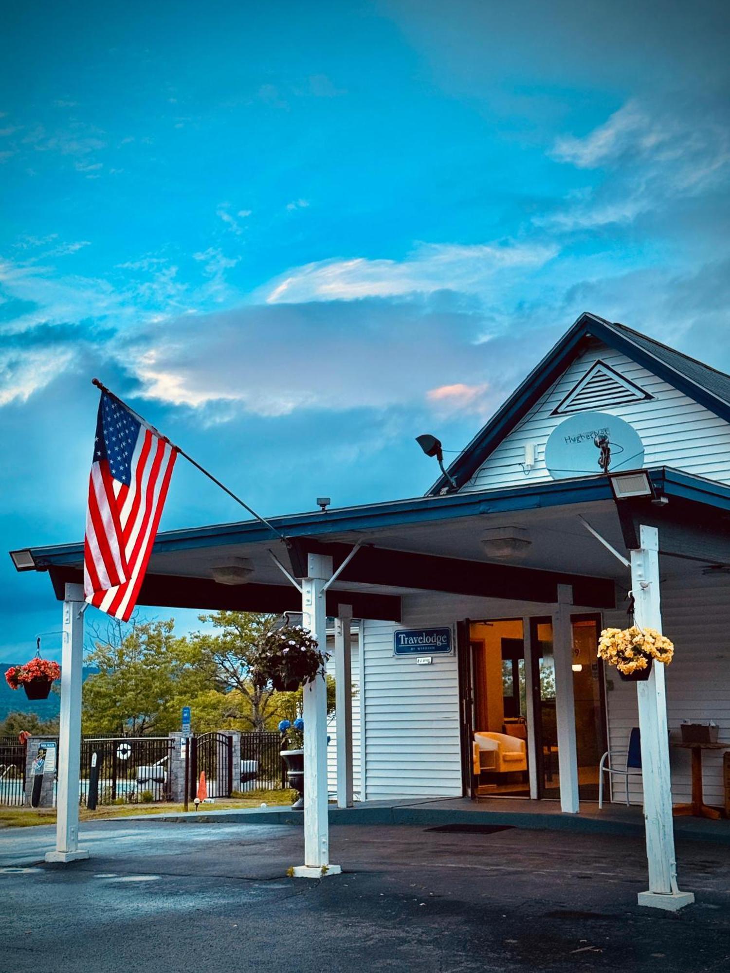 Travelodge by Wyndham Lake George NY Eksteriør billede